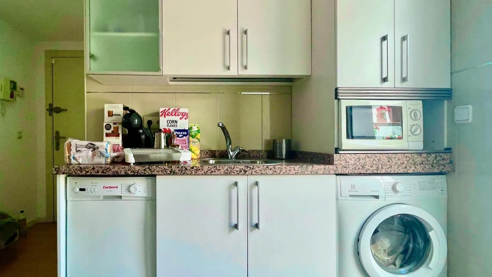 Maravilloso Apartamento Centrico De 70M2, Jardin Propio 40M2 Con Piscina Para Ninos Y Parking Opcional Málaga