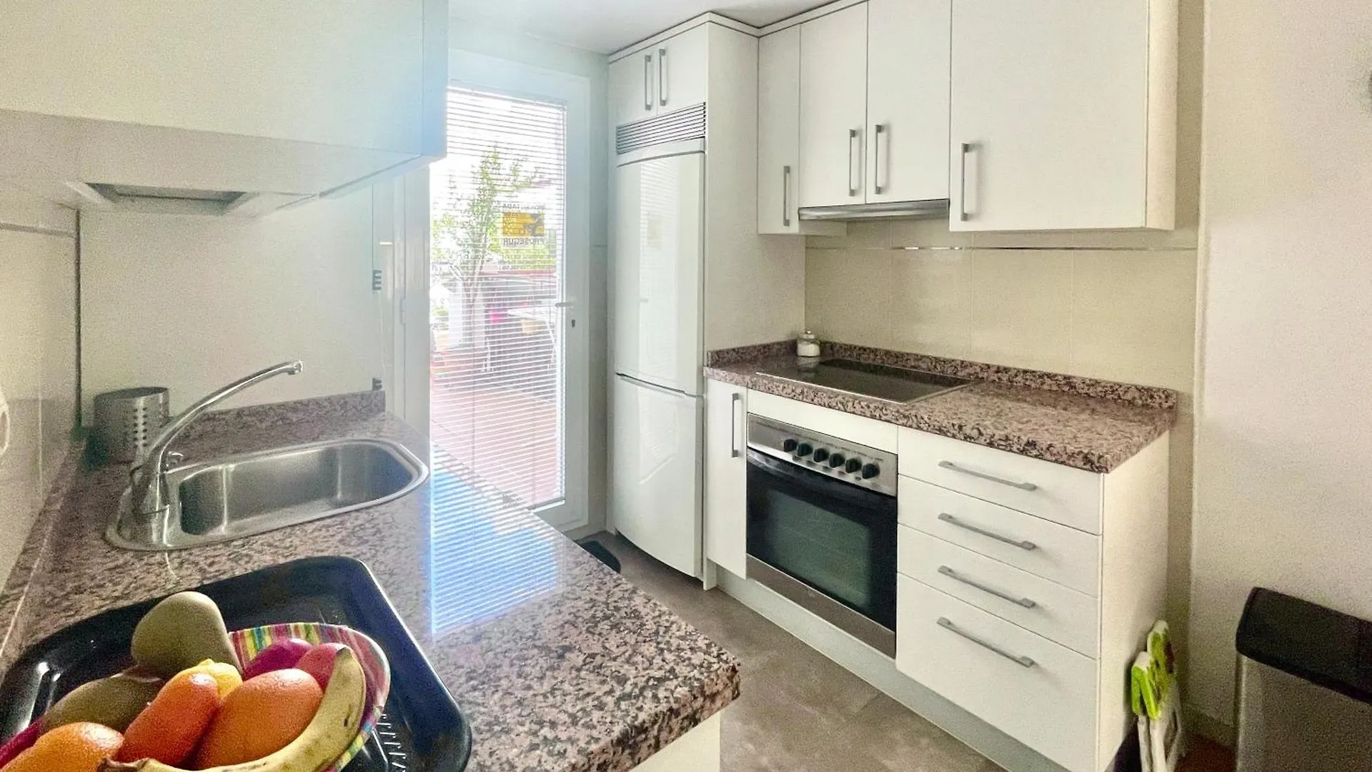 Maravilloso Apartamento Centrico De 70M2, Jardin Propio 40M2 Con Piscina Para Ninos Y Parking Opcional Malaga